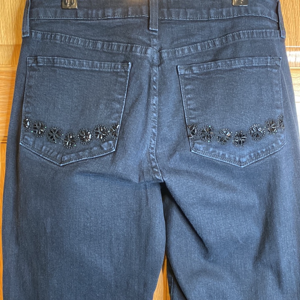 NYDJ black hi rise boot cut with bedazzled back pockets size 6. - Picture 2 of 10